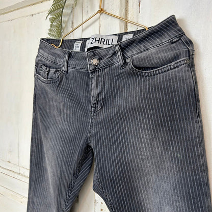 Jeans, Maat 28